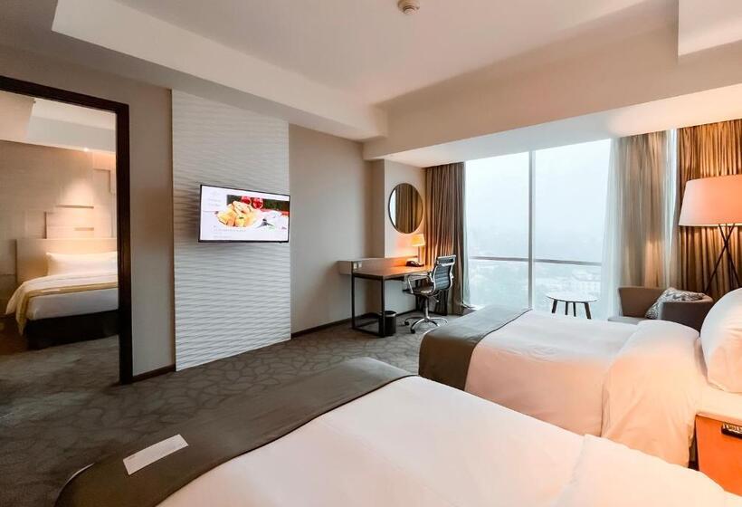 Семейный Номер Премиум, Crowne Plaza Bandung, An Ihg