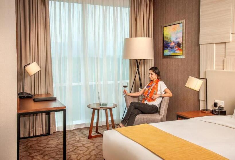 Номер Deluxe, Crowne Plaza Bandung, An Ihg