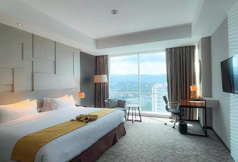 キングサイズベッドのスタンダードルーム, Crowne Plaza Bandung, An Ihg