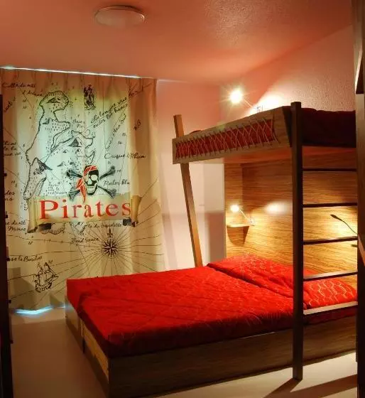 اتاق استاندارد سه نفره, Du Parc  Pirates