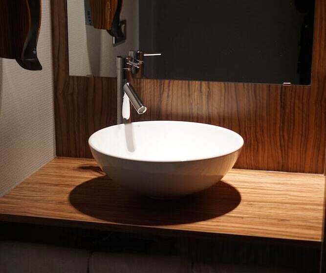 Номер Стандарт, Du Parc  Pirates