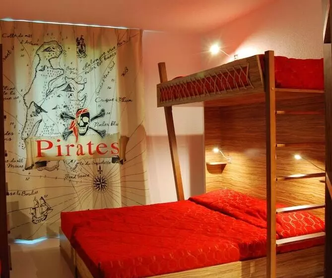 اتاق استاندارد چهار تخته, Du Parc  Pirates