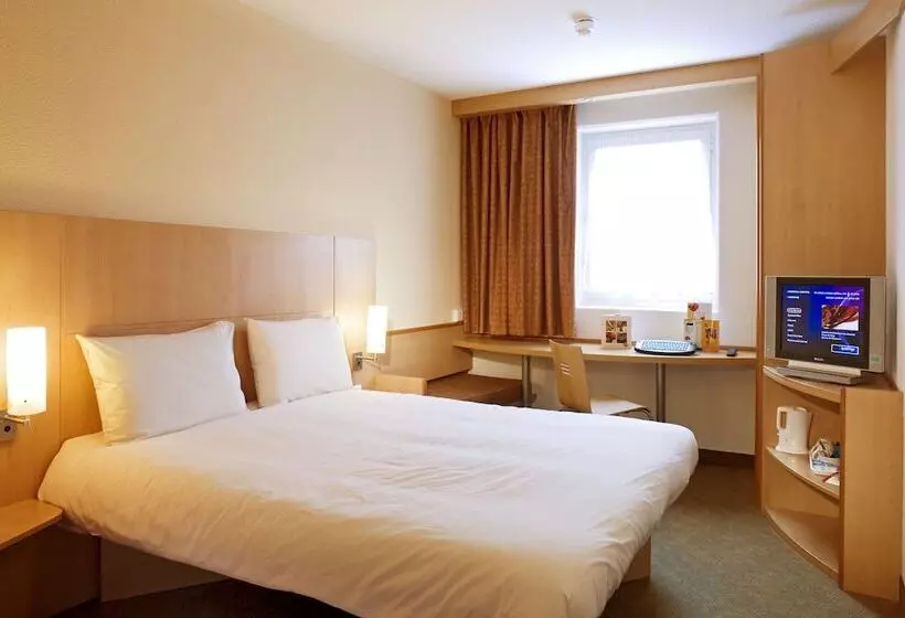 اتاق خانوادگی, Ibis London Thurrock M25