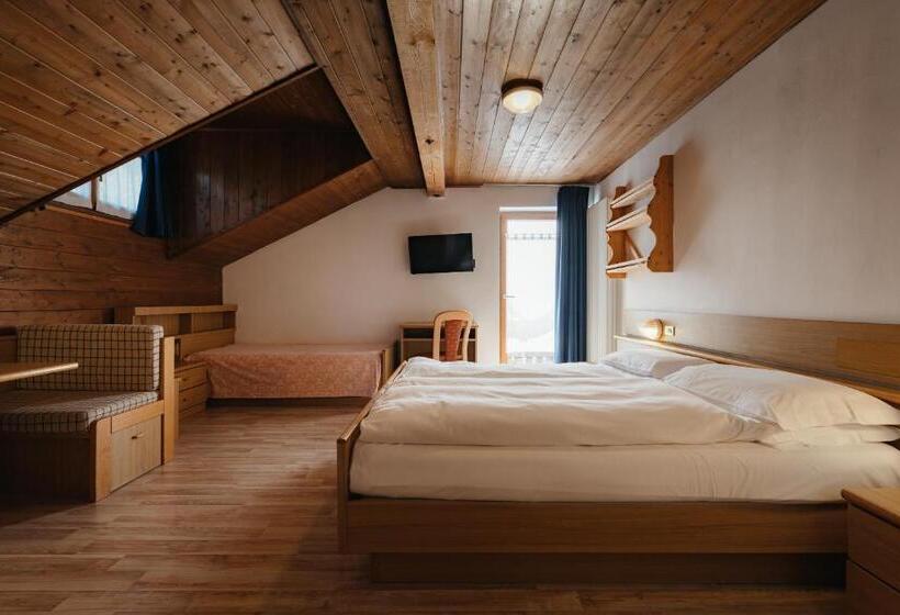 חדר סטנדרט עם מרפסת, La Montanara Predazzo