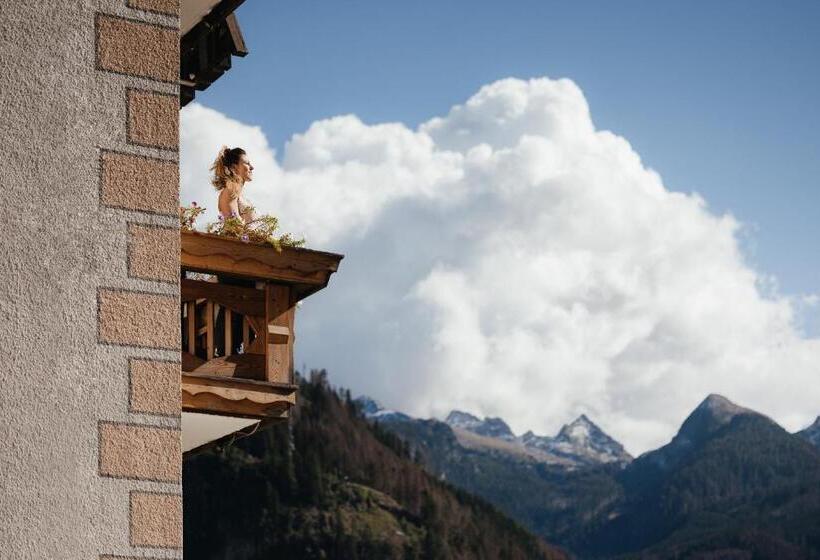 חדר סטנדרט עם מרפסת, La Montanara Predazzo