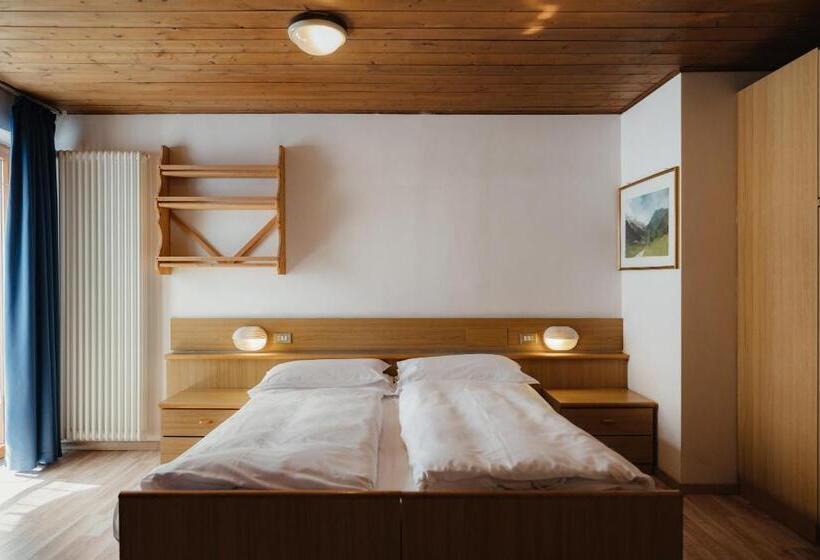 חדר סטנדרט עם מרפסת, La Montanara Predazzo