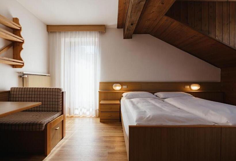 חדר סטנדרט עם מרפסת, La Montanara Predazzo