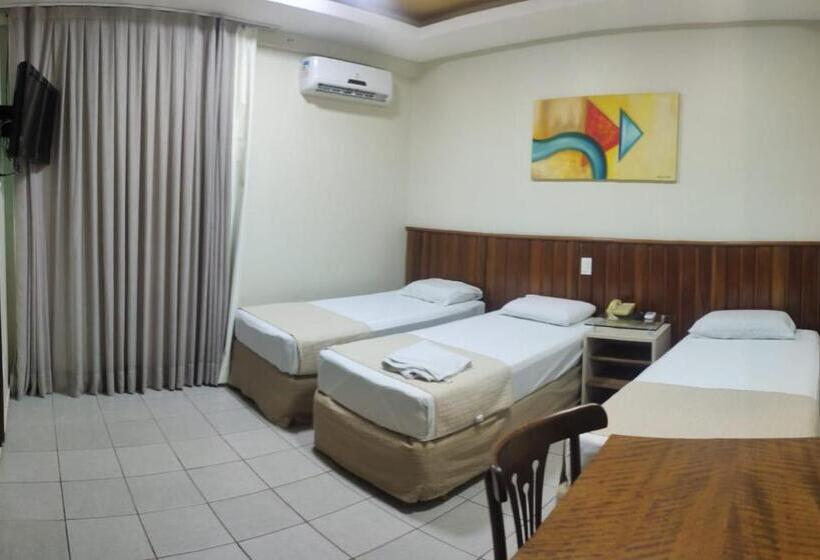 חדר סטנדרט לשלושה, Pers Palace