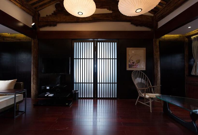 سوییت با چشم‌انداز باغ, Sky Valley Heritage Boutique