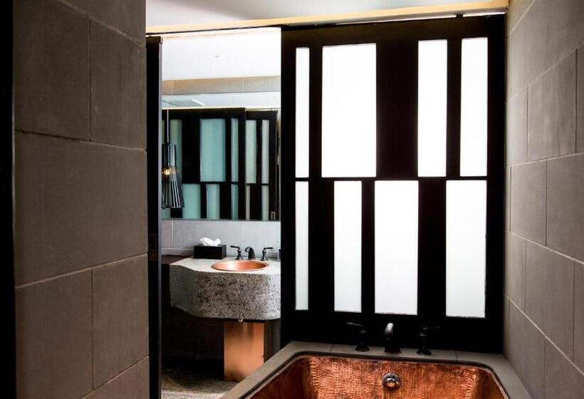 سوییت خانوادگی, Sky Valley Heritage Boutique