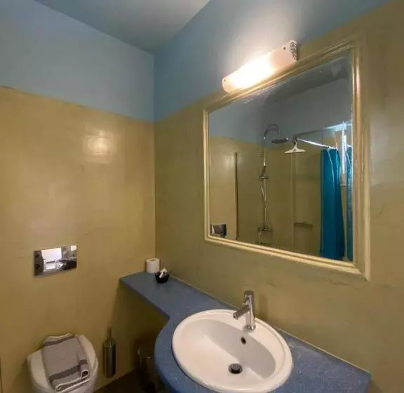 ペントハウスルーム, Thalassa House Apartments