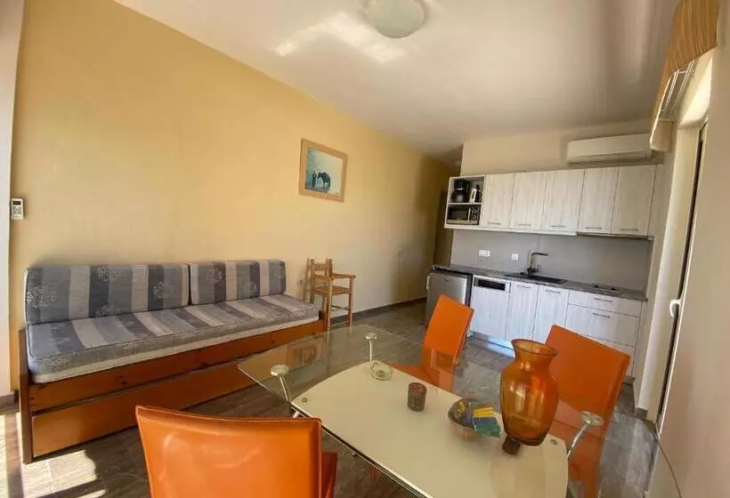 ペントハウスルーム, Thalassa House Apartments