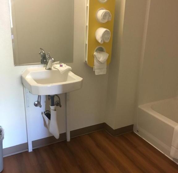 غرفة قياسية رباعية, Motel 6 Bremerton, Wa