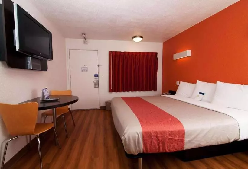 キングサイズベッドのデラックスルーム, Motel 6 Bremerton, Wa