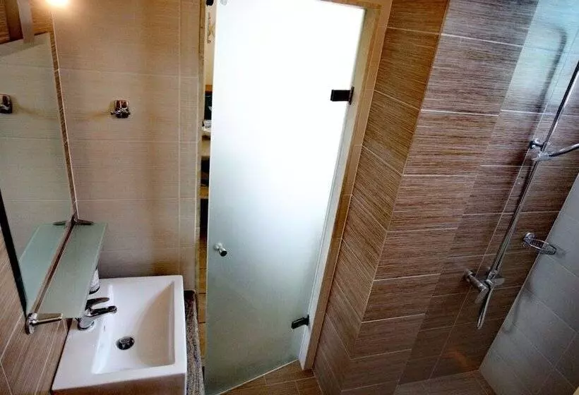 اتاق دوبلکس, Paris Village Apartments