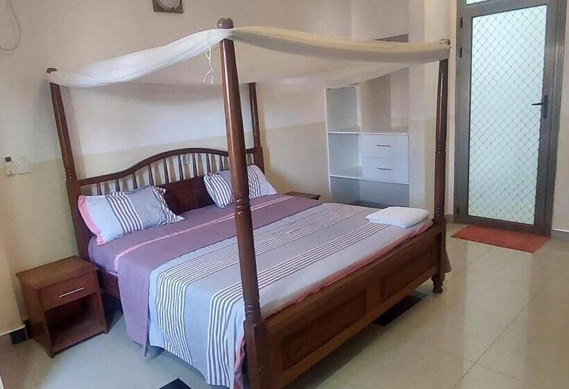 اتاق لوکس با تخت بزرگ, Ayodya Suites Nyali