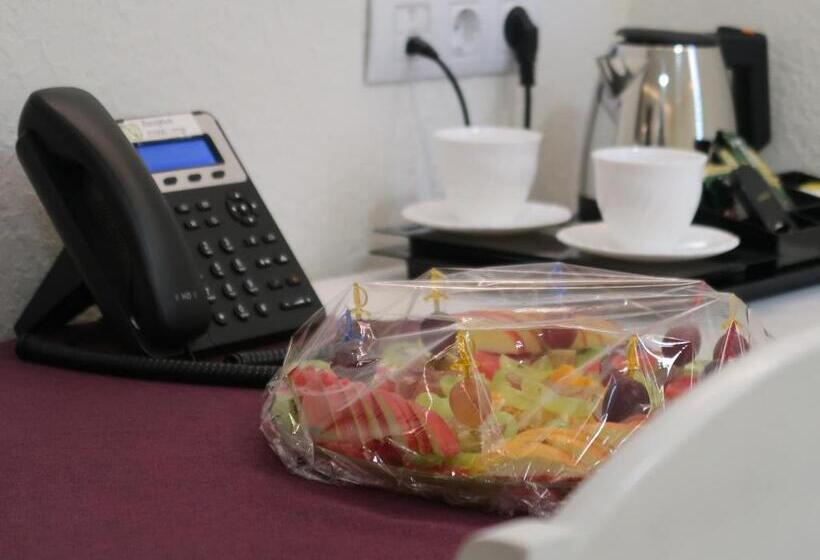 トリプルクラシックルーム, Hoshen