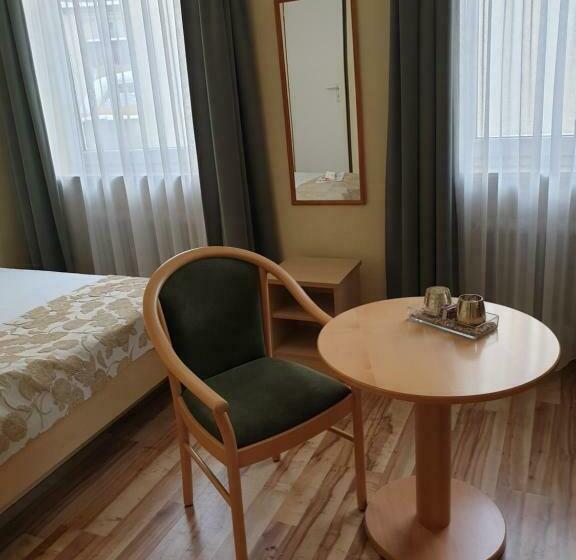 Номер Стандарт, Traditionsgasthof Grüner Baum