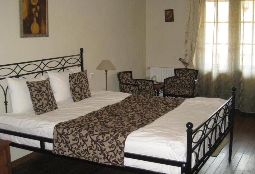 غرفة قياسية ثلاثية, Turnul