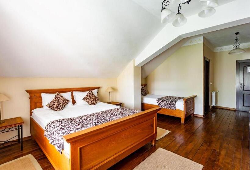 غرفة قياسية ثلاثية, Turnul