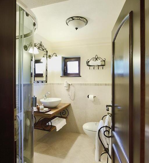 غرفة قياسية ثلاثية, Turnul