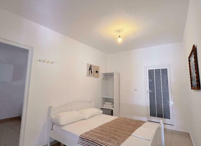 اتاق استاندارد چهارنفره با چشم‌انداز باغ, Garden Villa Naza