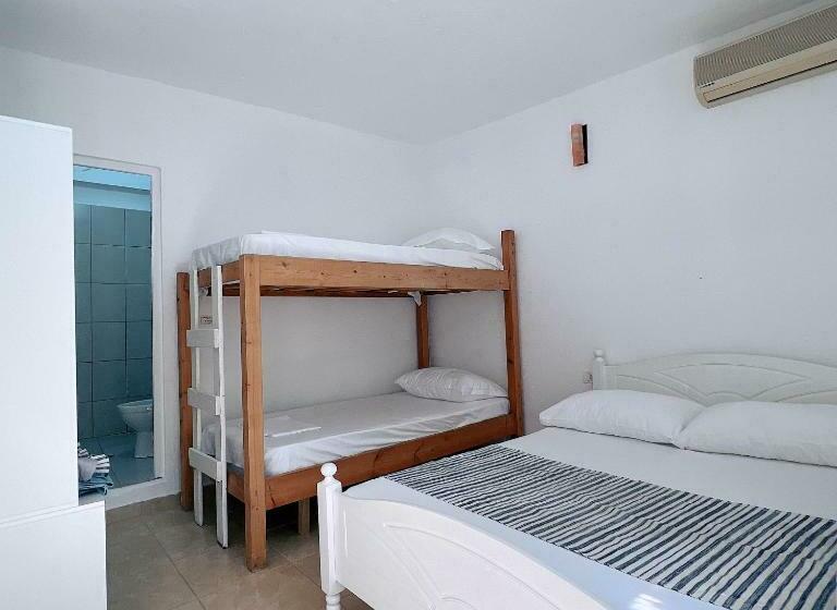 اتاق استاندارد چهار تخته, Garden Villa Naza