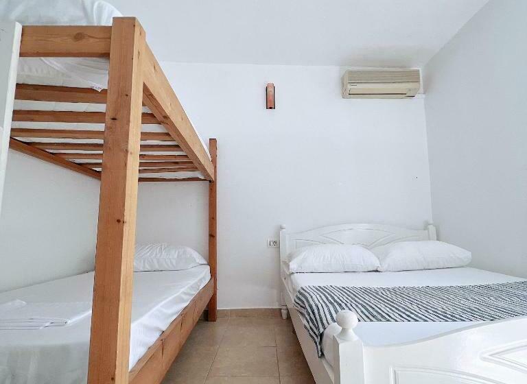 اتاق استاندارد چهار تخته, Garden Villa Naza