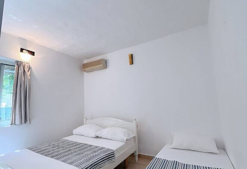 اتاق راحتی سه تخته, Garden Villa Naza