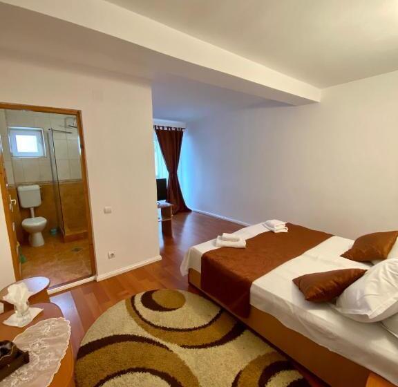 标准间, Regina Munților