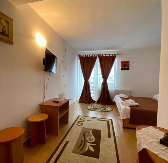 标准间, Regina Munților