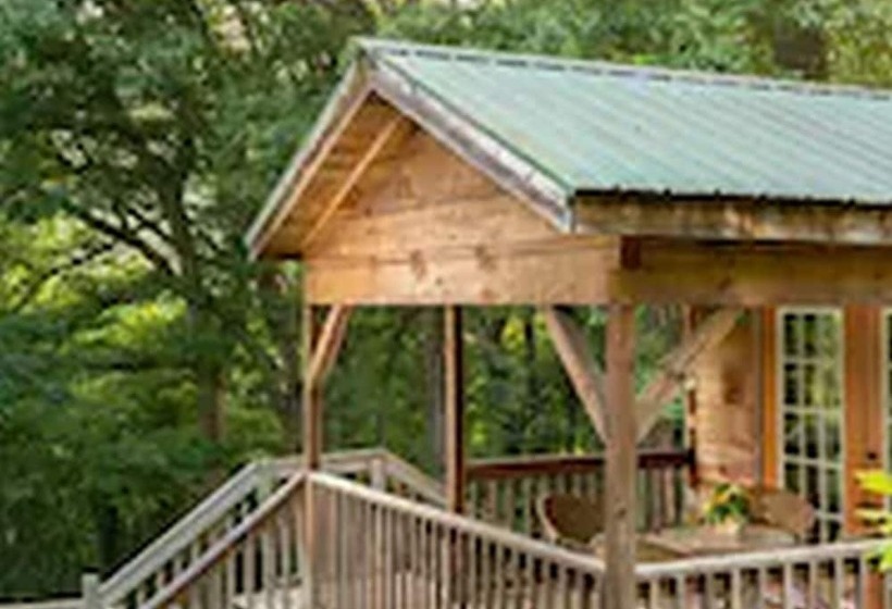 Kabin, Engadine Inn & Cabins