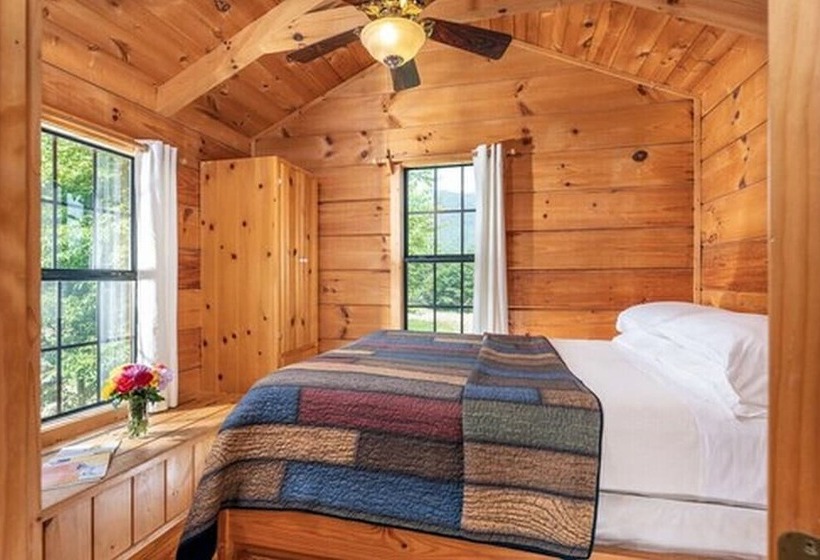 Kabin, Engadine Inn & Cabins