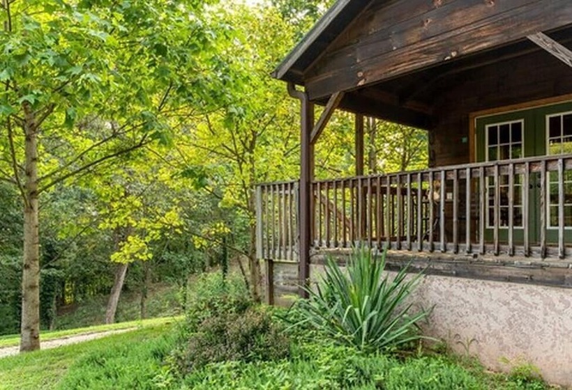 Kabin, Engadine Inn & Cabins