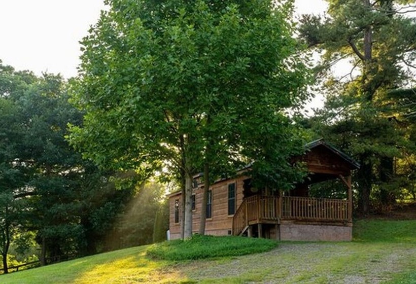 Kabin, Engadine Inn & Cabins