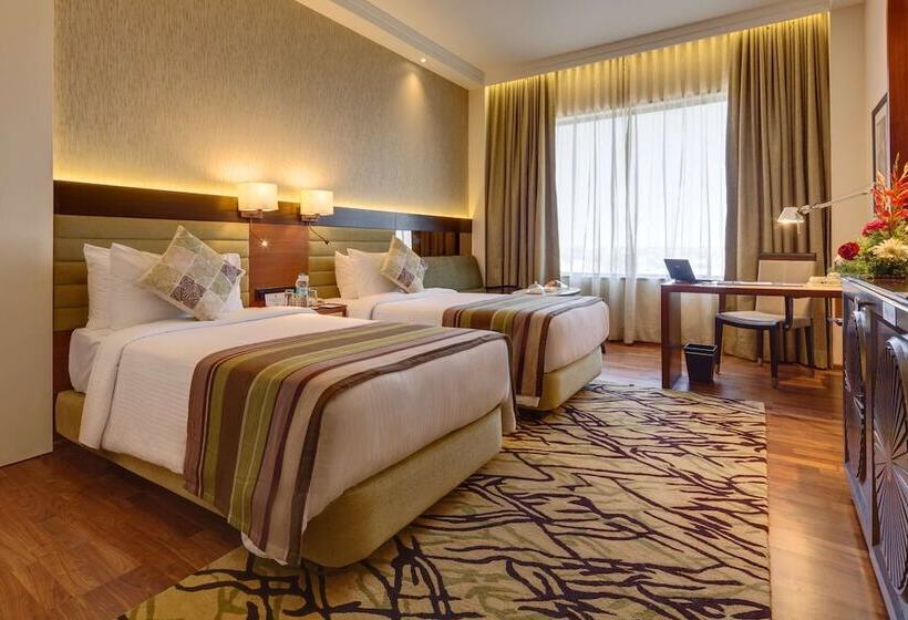 חדר דלוקס נוף בריכה, Balaji Sarovar Premiere