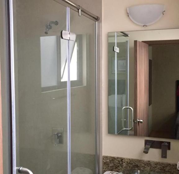 스탠다드 룸 더블 침대 2개, Castropol