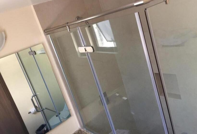 스탠다드 룸 더블 침대 2개, Castropol