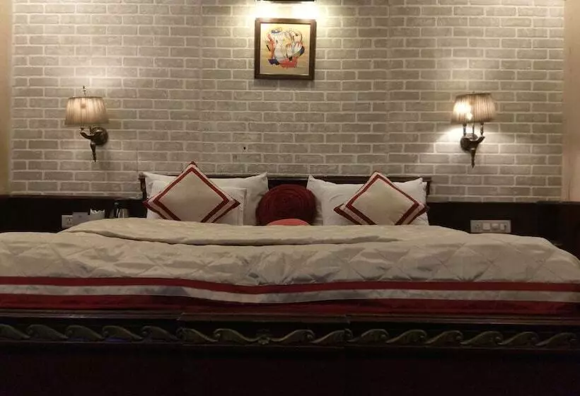 Deluxe-huone, Diplomat Residency