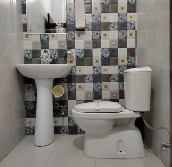 חדר דלוקס, Krishna Ji