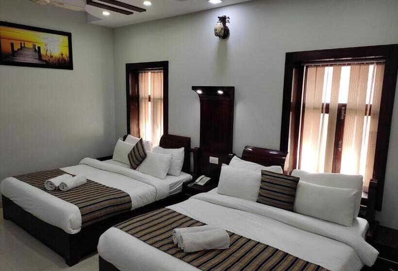 חדר משפחתי, Krishna Ji