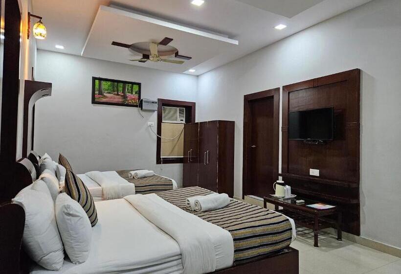 חדר משפחתי, Krishna Ji