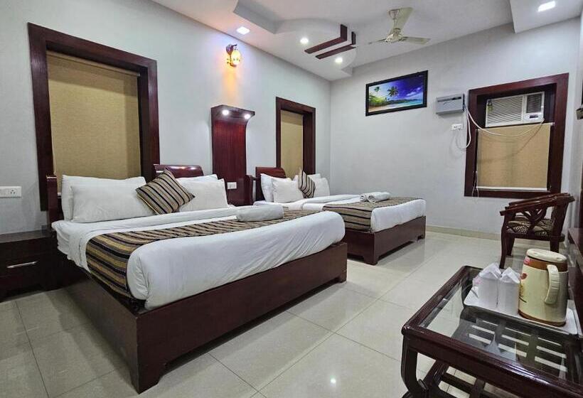 חדר משפחתי, Krishna Ji