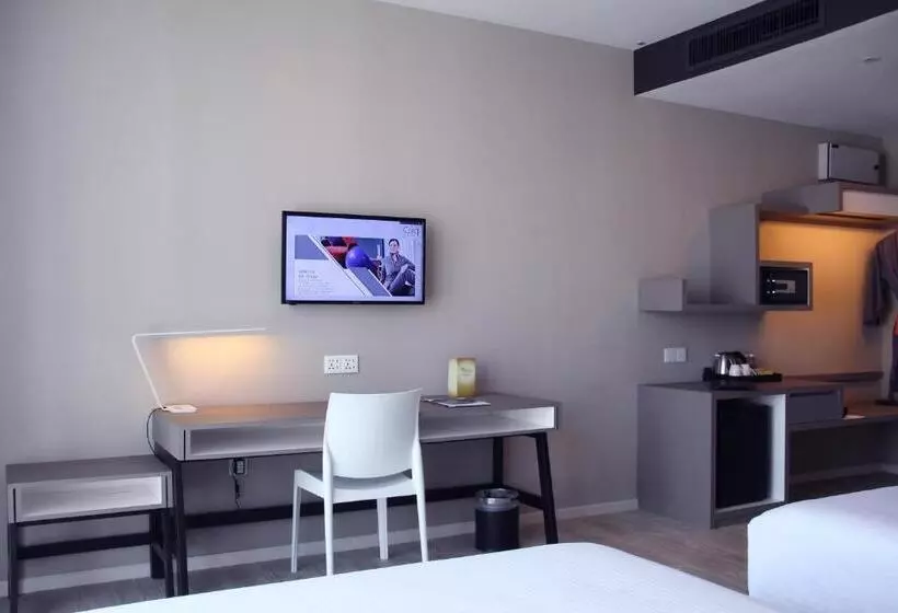 Superior Kolmen Hengen Huone, Qliq Damansara