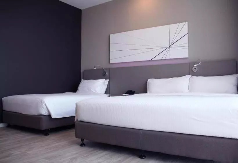Superior Kolmen Hengen Huone, Qliq Damansara