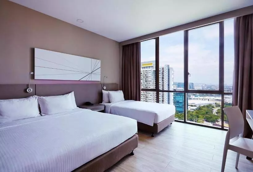 Superior Kolmen Hengen Huone, Qliq Damansara