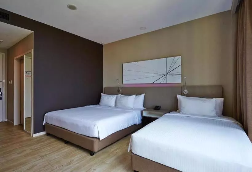 Superior Kolmen Hengen Huone, Qliq Damansara