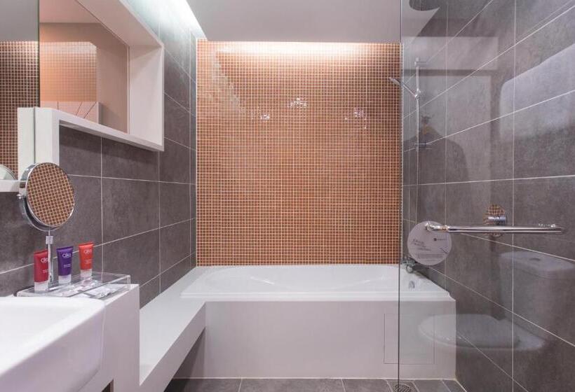 סוויטת ג'וניור, Qliq Damansara