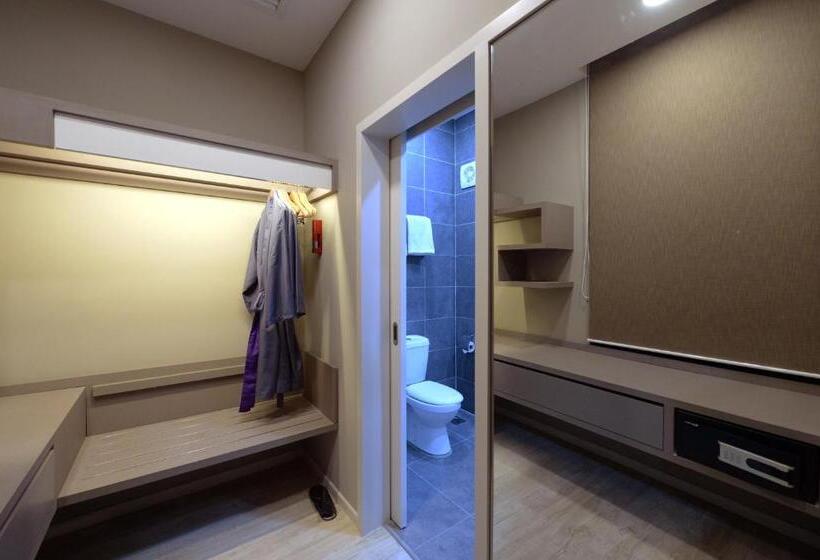 סוויטת ג'וניור, Qliq Damansara