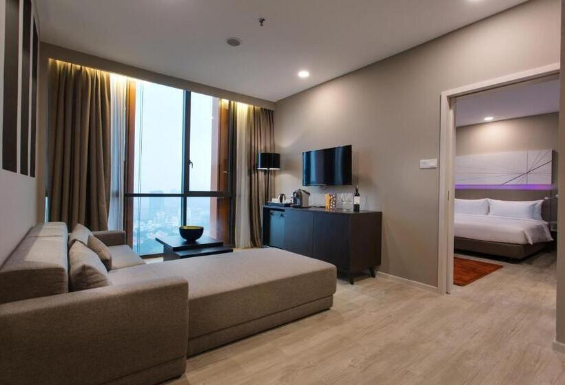 Полулюкс, Qliq Damansara